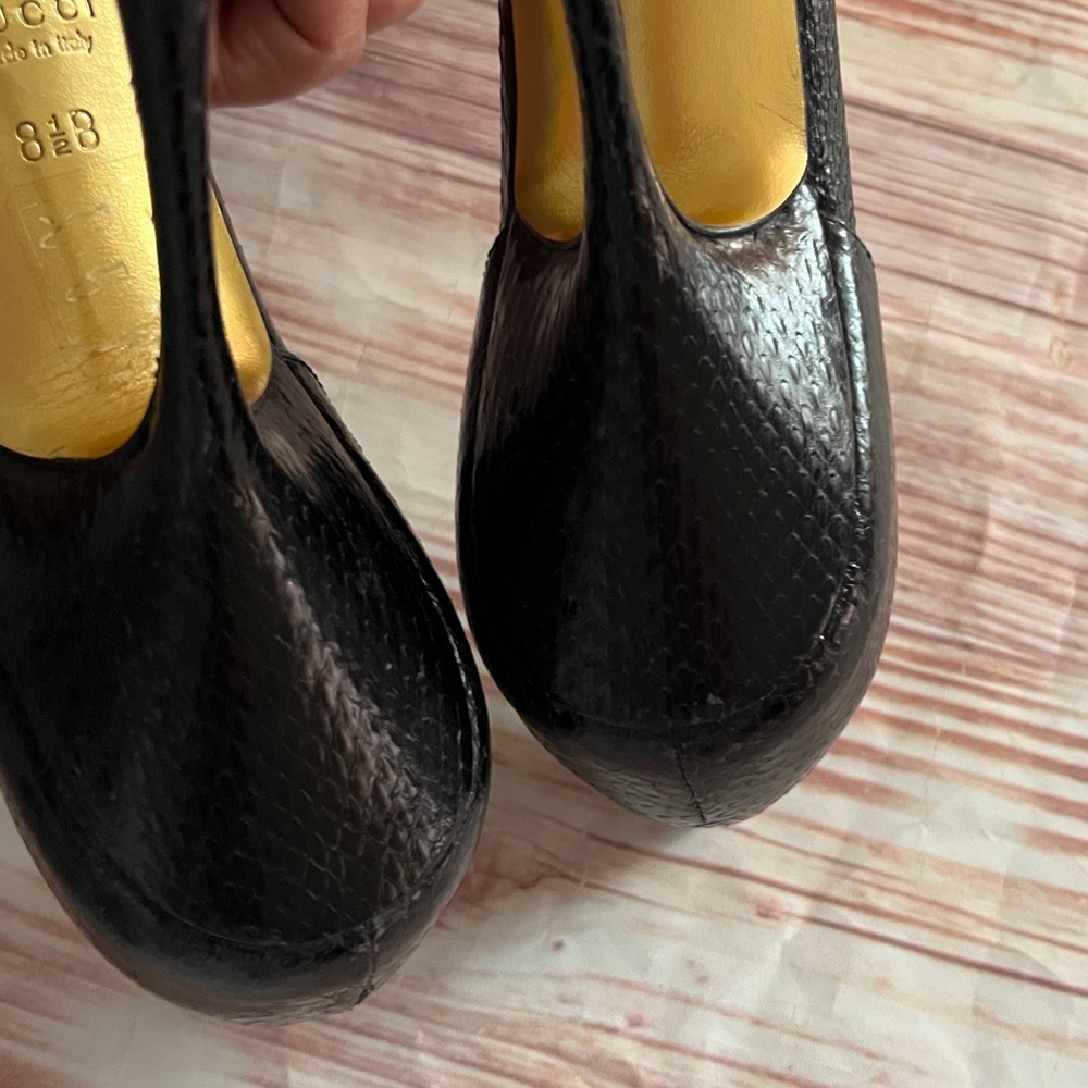 Gucci Black Lizzard Snakeskin Open Toe Heels with Gold Accent 8 1/2 B - Picture 13 of 14